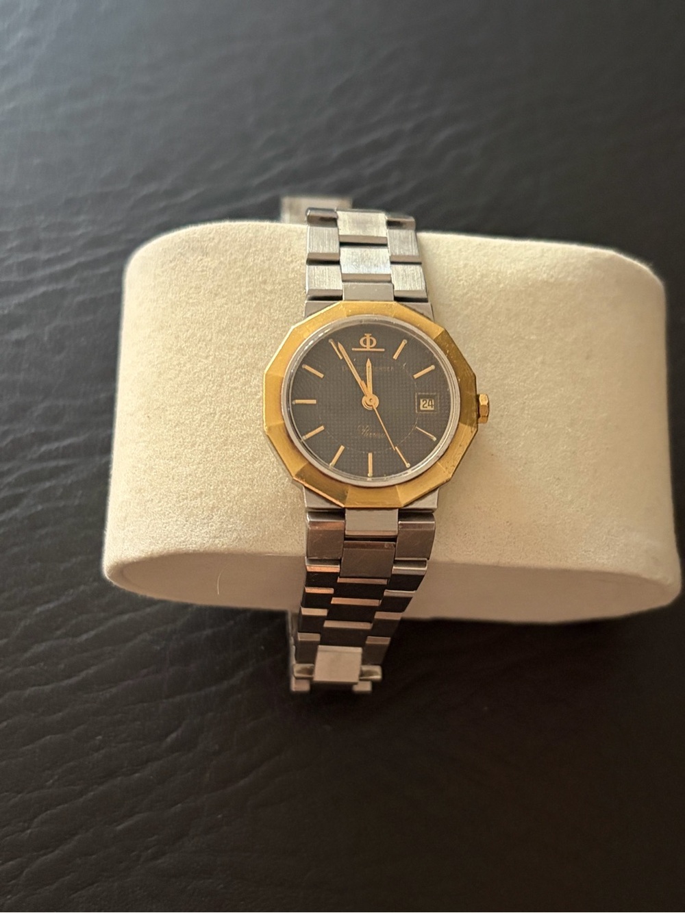 Two-Tone Women's Wristwatch with Black Dial and Gold Bezel